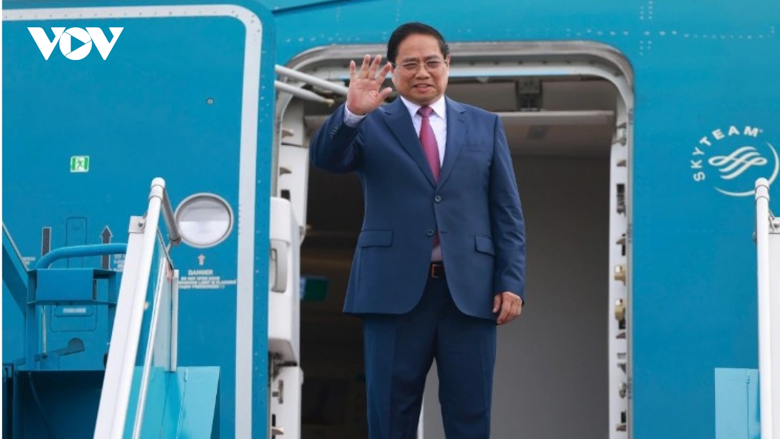 PM Chinh departs Hanoi for Shanghai Cooperation Organization Summit